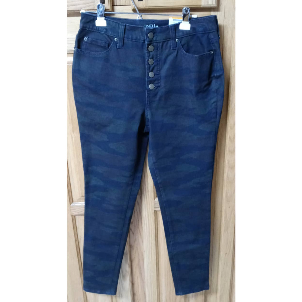 Time And True High Rise Curvy Dark Green Camo Jeans. Size 10. NWT